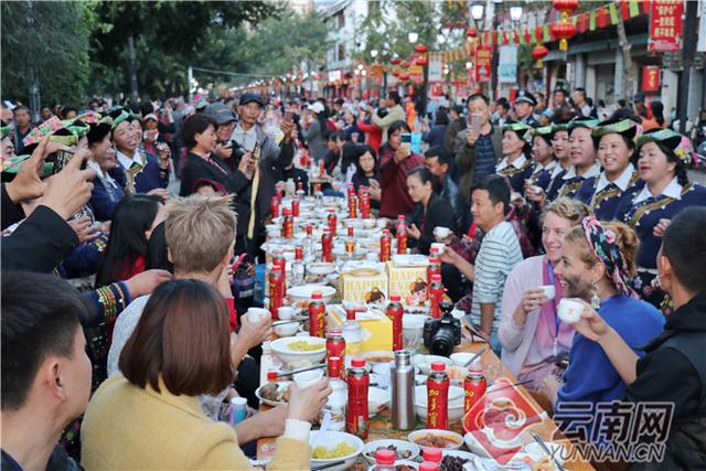 云南哈尼族特色美食，云南哈尼族善于开垦梯田