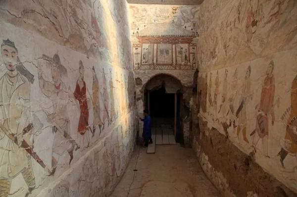 唐代墓室壁画作品，已成为国潮中顶流IP。唐代壁画临摹绘画作品收藏热