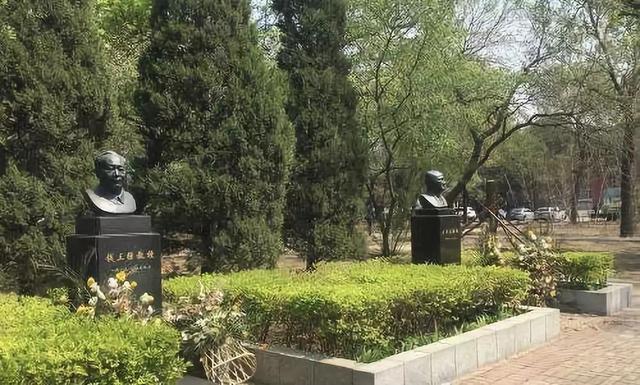 历史上的两弹元勋，他放弃名誉和地位