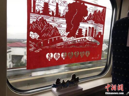 登上最美高铁领略大美风光，走坐上这趟高铁