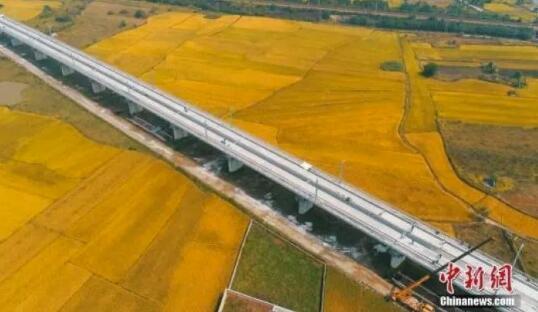 登上最美高铁领略大美风光，走坐上这趟高铁