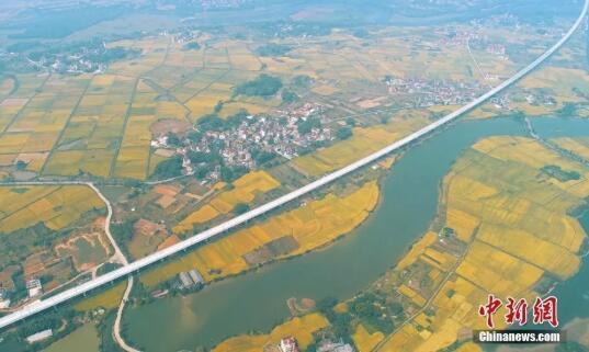 登上最美高铁领略大美风光，走坐上这趟高铁