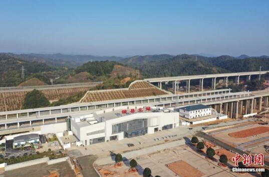 登上最美高铁领略大美风光，走坐上这趟高铁