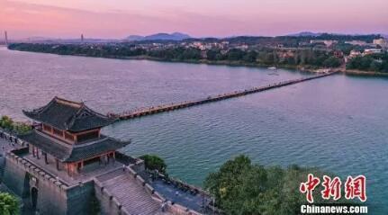 登上最美高铁领略大美风光，走坐上这趟高铁