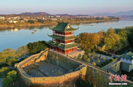 登上最美高铁领略大美风光，走坐上这趟高铁