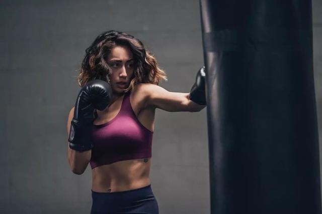 健身也要穿得酷炫，健身运动装（这些穿搭不学怎么行）