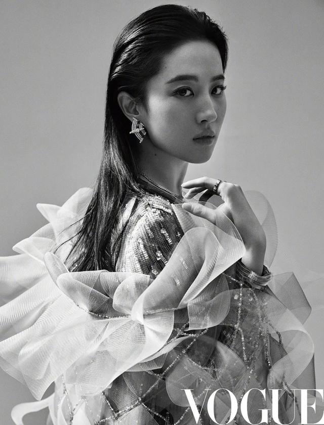 她20岁成为影后，她成85小花第一人了