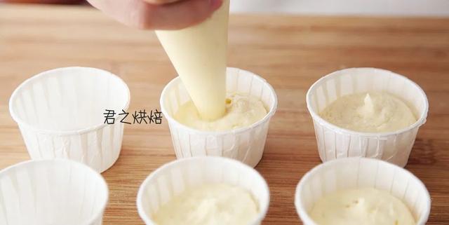 不可错过的奶油杯子蛋糕，#福气年夜菜#不会翻车的杯子奶油蛋糕