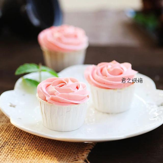 不可错过的奶油杯子蛋糕，#福气年夜菜#不会翻车的杯子奶油蛋糕
