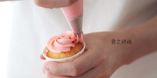 不可错过的奶油杯子蛋糕，#福气年夜菜#不会翻车的杯子奶油蛋糕