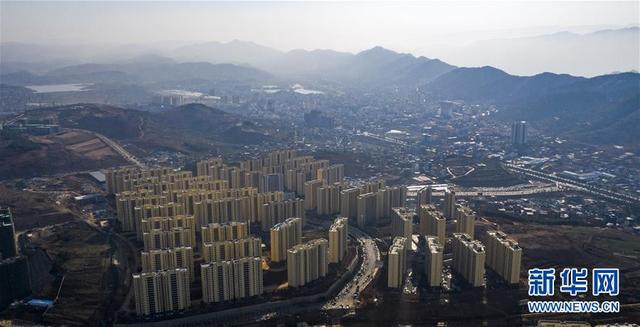 我国彻底消除贫困，走向我们的小康生活