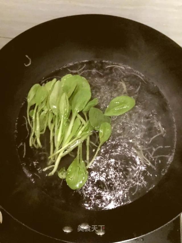酸辣粉粉丝的家常做法，用最简单的材料做一碗香喷喷的酸辣粉