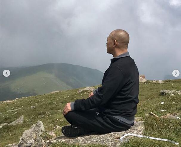 李连杰谈利智离世原因，58岁利智罕见现身