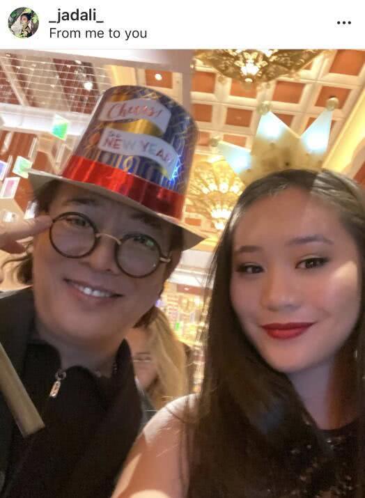 李连杰谈利智离世原因，58岁利智罕见现身