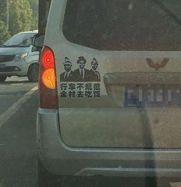 挑战一百杯奶茶要胖几斤，她给闺蜜点了杯奶茶