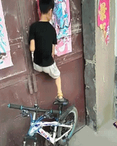 挑战一百杯奶茶要胖几斤，她给闺蜜点了杯奶茶