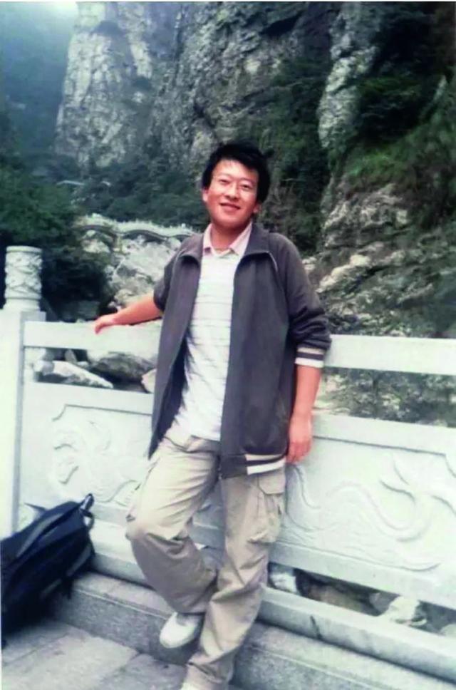 李文亮妻子的现状，新冠吹哨人李文亮离世后