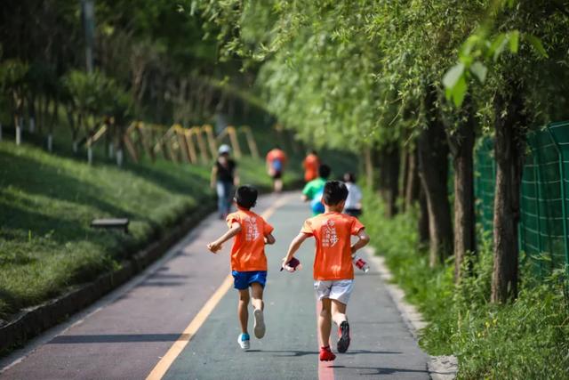 实现承诺的意思，从承诺到付诸实现