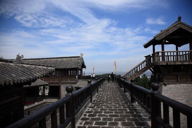 梁山水浒风景区在哪里，游水泊梁山 品水浒文化