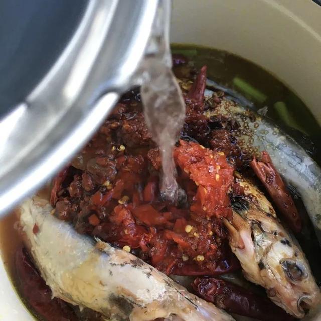 黄辣丁炖豆腐火锅家常做法，在家怎样做黄辣丁豆腐汤