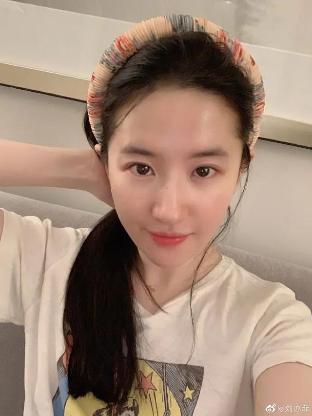 宋茜到底有没有对赵丽颖撇嘴，杨紫含泪、宋茜撇嘴、王一博领奖“六缺五”