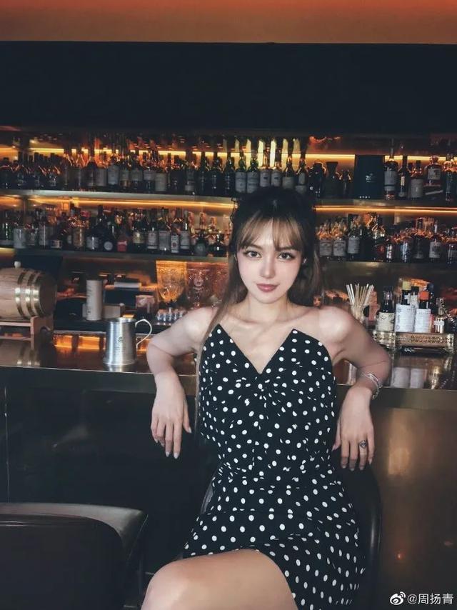 宋茜到底有没有对赵丽颖撇嘴，杨紫含泪、宋茜撇嘴、王一博领奖“六缺五”