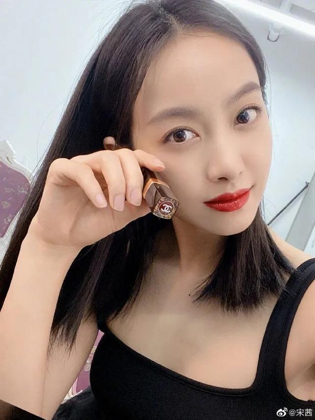 宋茜到底有没有对赵丽颖撇嘴，杨紫含泪、宋茜撇嘴、王一博领奖“六缺五”