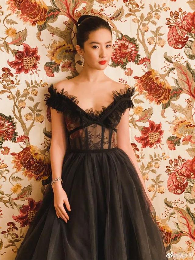 宋茜到底有没有对赵丽颖撇嘴，杨紫含泪、宋茜撇嘴、王一博领奖“六缺五”