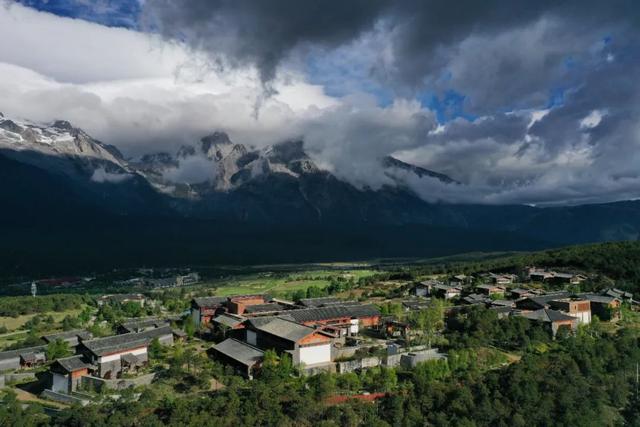 去丽江住哪里比较方便，去丽江旅游住在哪里比较方便呢（丽江10大土豪小区房价）