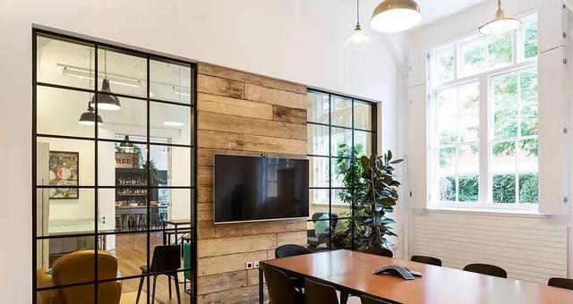 玻璃怎么擦才干净，怎样擦出来的玻璃又干净不落灰尘（在水里兑点“盐”）