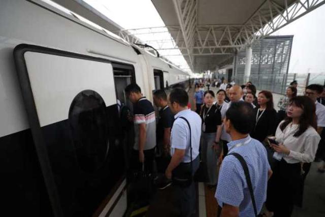 杭州到上海高铁，杭州到沪广高铁（杭州人到上海坐飞机要方便了）