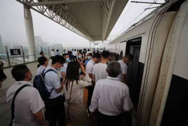 杭州到上海高铁，杭州到沪广高铁（杭州人到上海坐飞机要方便了）