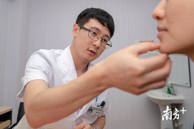 腋臭为什么越涂越臭(涂了狐臭液腋下刺痛)