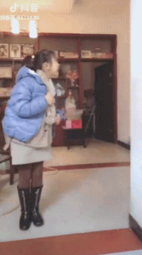 71岁儿子给97岁妈妈包饺子，西宁：98岁的妈和71岁的儿