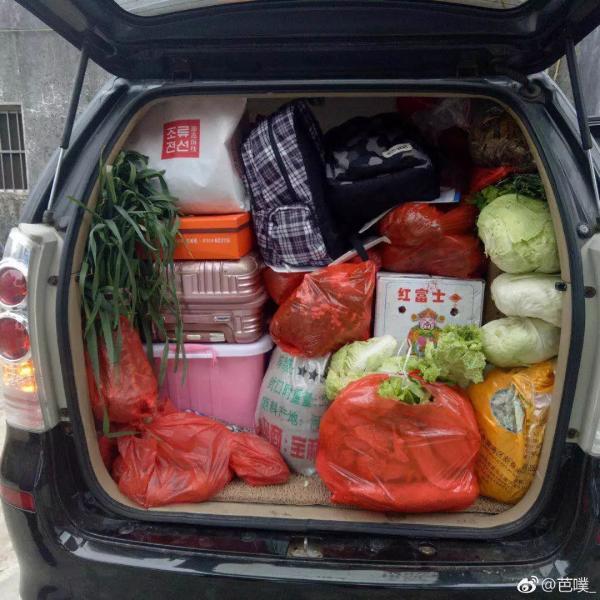 71岁儿子给97岁妈妈包饺子，西宁：98岁的妈和71岁的儿