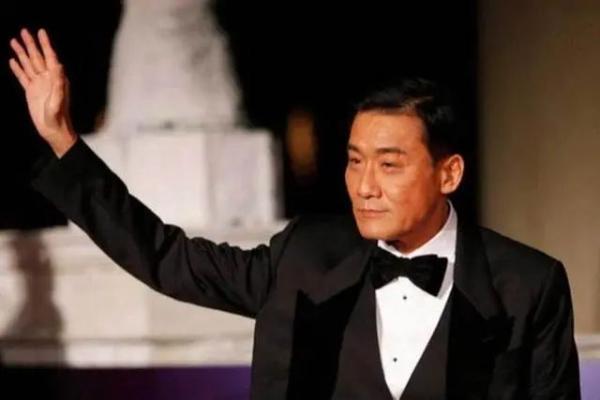 71岁儿子给97岁妈妈包饺子，西宁：98岁的妈和71岁的儿