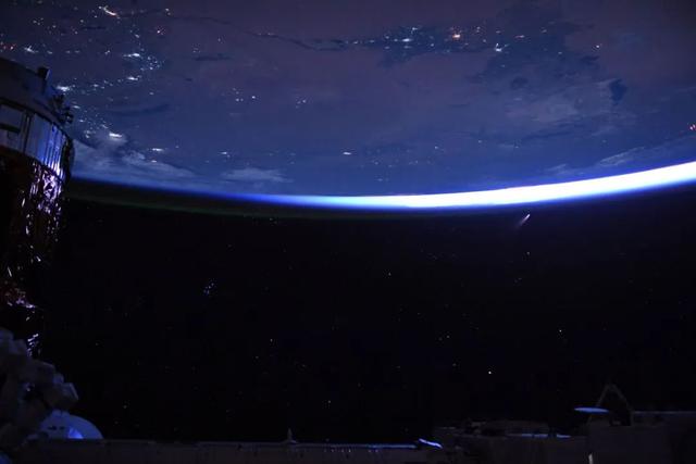 那些与地球擦肩而过的著名彗星，巨大小行星第四次与地球“擦肩而过”