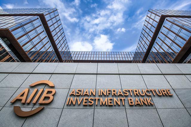 亚投行行长金立群是哪国人，71岁金立群连任亚投行第二任行长