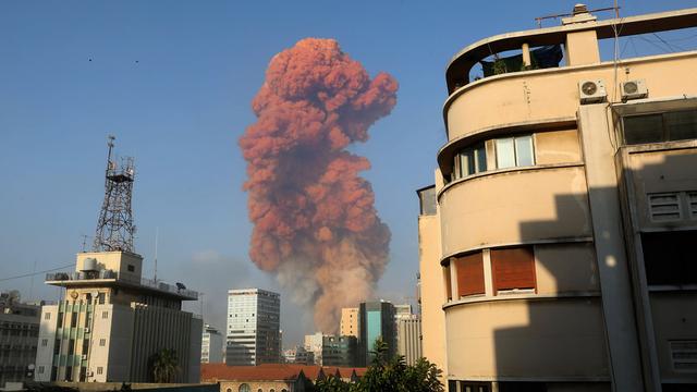 黎巴嫩首都贝鲁特发生爆炸，黎巴嫩贝鲁特港大爆炸遗存谷物筒仓北立面完全坍塌