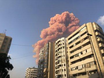 黎巴嫩首都贝鲁特发生爆炸，黎巴嫩贝鲁特港大爆炸遗存谷物筒仓北立面完全坍塌