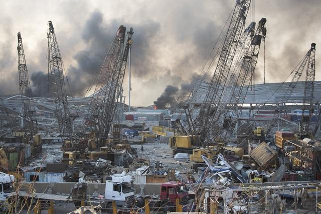 黎巴嫩首都贝鲁特发生爆炸，黎巴嫩贝鲁特港大爆炸遗存谷物筒仓北立面完全坍塌