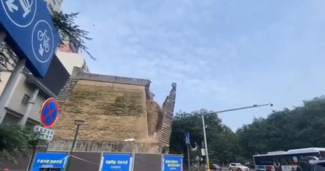 西安坍塌城墙在哪里，西安600年历史的明秦王府城墙坍塌