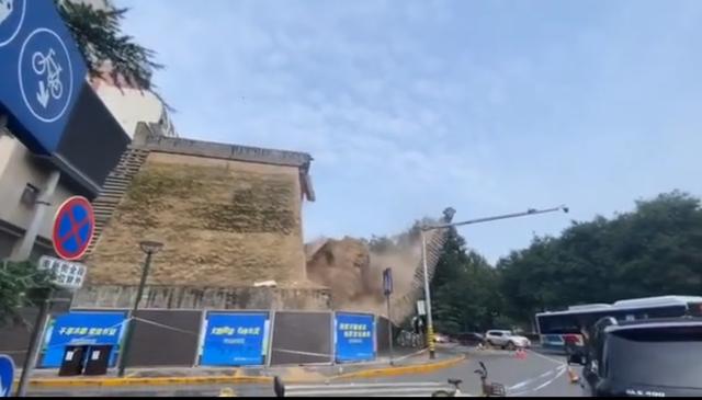 西安坍塌城墙在哪里，西安600年历史的明秦王府城墙坍塌