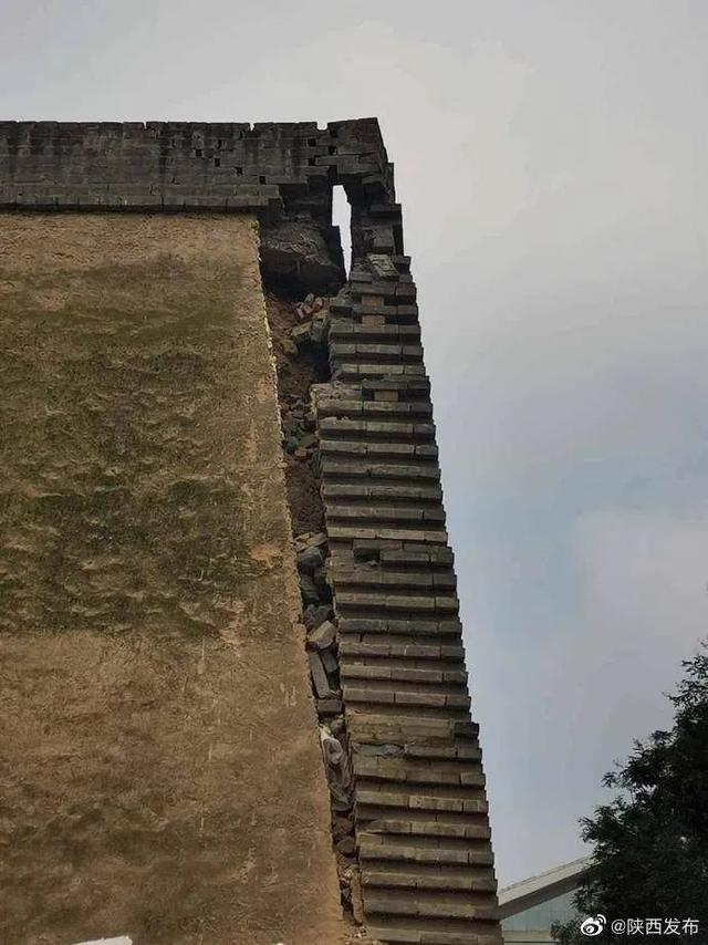 西安坍塌城墙在哪里，西安600年历史的明秦王府城墙坍塌
