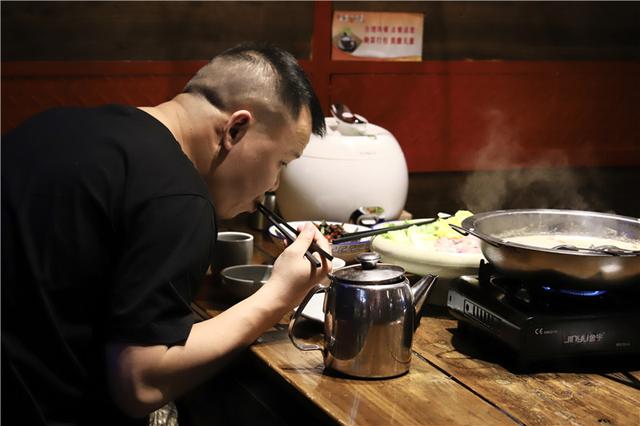 海底捞事件是什么，海底捞事件细节（顾客吐槽海底捞推荐饮料不提费用）