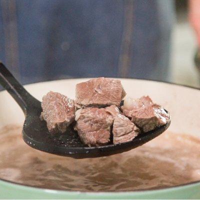 土豆炖牛肉的家常做法，土豆炖牛肉家常做法最简单（厨师长分享牛腩炖土豆的家常做法）