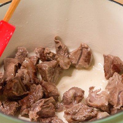 土豆炖牛肉的家常做法，土豆炖牛肉家常做法最简单（厨师长分享牛腩炖土豆的家常做法）