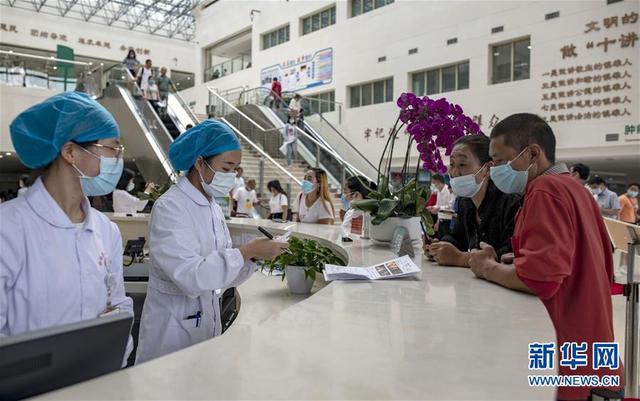 我国彻底消除贫困，走向我们的小康生活