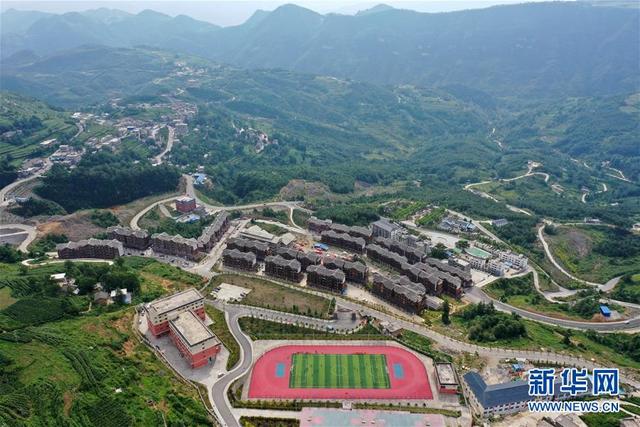 我国彻底消除贫困，走向我们的小康生活