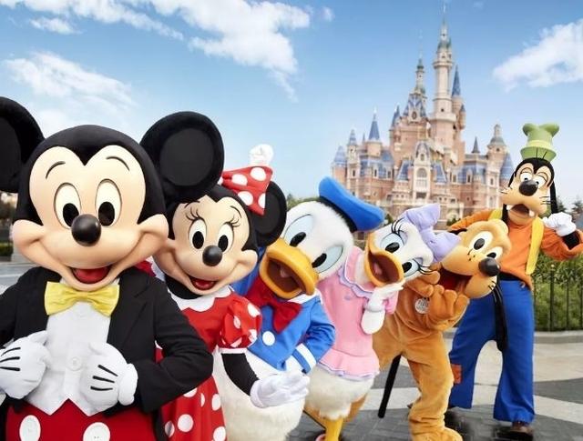 美国迪士尼乐园，美国迪士尼乐园有多好玩（最初是为了建成一座“法西斯的乌托邦”）